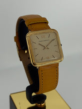 Carica l&#39;immagine nel visualizzatore di Gallery, Girard Perregaux a carica manuale in oro giallo 18K
