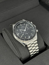 Carica l&#39;immagine nel visualizzatore di Gallery, Omega Speedmaster professional moonwatch  LIKE NEW ref. 31030425001001 year 2024 full set
