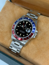 Carica l'immagine nel visualizzatore di Gallery, Rolex GMT-Master “pepsi” 16700 year 1992 full set LIKE NEW
