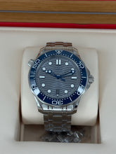 Carica l&#39;immagine nel visualizzatore di Gallery, Omega Seamaster diver 300M ref. 21030422006001 year 2023 full set

