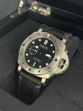 Carica l'immagine nel visualizzatore di Gallery, Panerai Luminor Submersible Titanium PAM01305 year 2019 full set
