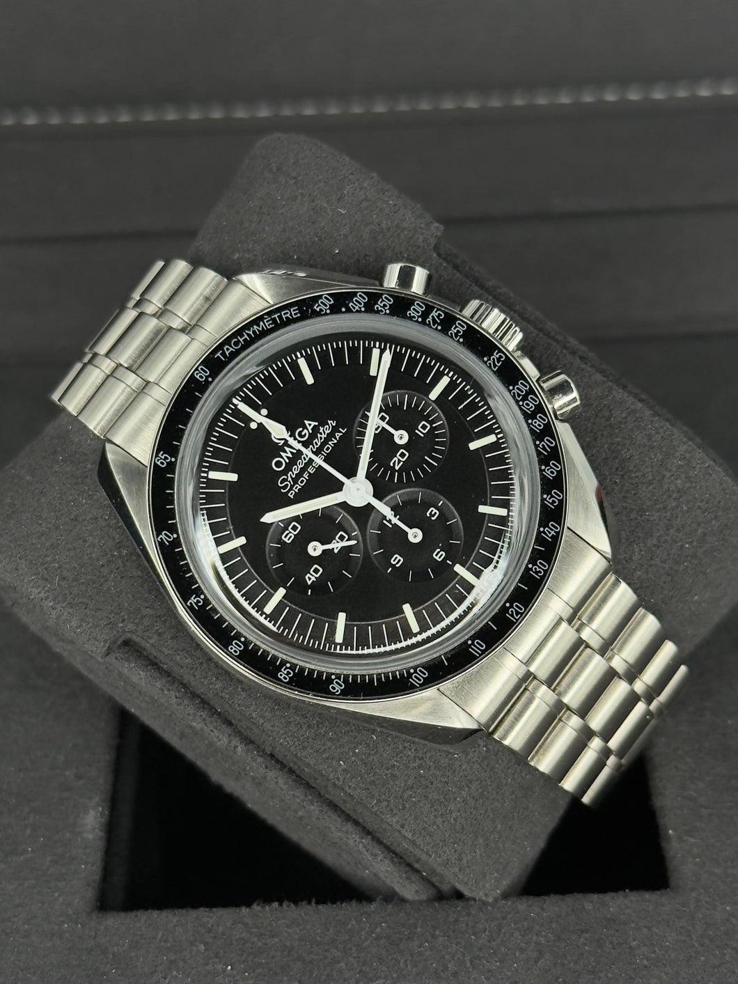 Omega Speedmaster Moonwatch 31030425001001 full set LIKE NEW