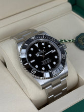 Carica l'immagine nel visualizzatore di Gallery, Rolex Submariner No Date 124060 year 2025 full set
