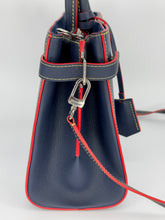 Carica l&#39;immagine nel visualizzatore di Gallery, Borsa Louis Vuitton Twist Tote Epi pelle blu indaco M54980 year 2018 full set
