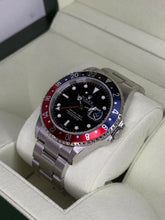 Carica l'immagine nel visualizzatore di Gallery, Rolex GMT-Master II pepsi ref. 16710 year 2005 full set
