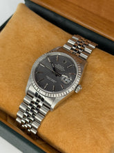 Carica l'immagine nel visualizzatore di Gallery, Rolex Datejust 36mm Dial Tapisserie ref. 16220 year 1991 full set
