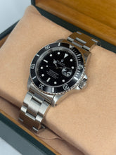 Carica l'immagine nel visualizzatore di Gallery, Rolex Submariner Date 16610 year 1991

