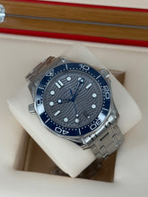 Carica l&#39;immagine nel visualizzatore di Gallery, Omega Seamaster diver 300M ref. 21030422006001 year 2023 full set
