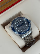 Carica l&#39;immagine nel visualizzatore di Gallery, Omega Seamaster diver 300M ref. 21030422006001 year 2023 full set
