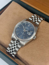 Carica l'immagine nel visualizzatore di Gallery, Rolex Datejust 36mm ref. 16220 year 2005 full set
