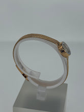 Carica l&#39;immagine nel visualizzatore di Gallery, Omega Ladymatic in oro giallo 18 KT 15,5 mm
