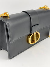 Carica l&#39;immagine nel visualizzatore di Gallery, Borsa Dior 30 Montaigne East-West con catena
