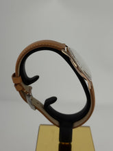 Carica l&#39;immagine nel visualizzatore di Gallery, Vyler Vetta Incaflex ultra piatto a carica manuale in oro rosa 18K
