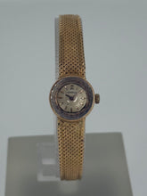 Carica l&#39;immagine nel visualizzatore di Gallery, Omega Ladymatic in oro giallo 18 KT 15,5 mm
