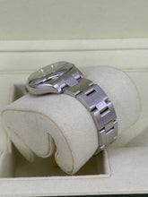 Carica l'immagine nel visualizzatore di Gallery, Rolex Oyster Perpetual 26mm ref. 176200 year 2012 full set

