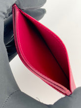 Carica l&#39;immagine nel visualizzatore di Gallery, Porta Carte Louis Vuitton in pelle epi ciliegia
