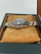 Carica l'immagine nel visualizzatore di Gallery, Rolex GMT-Master “pepsi” 16700 year 1992 full set LIKE NEW
