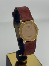 Carica l&#39;immagine nel visualizzatore di Gallery, Corum Romulus al quarzo in oro giallo 18KT 30mm
