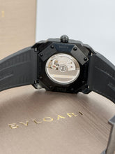 Carica l&#39;immagine nel visualizzatore di Gallery, Bulgari Octo Ultranero ref. 102737 BGO41BBSVD/N year 2022 full set

