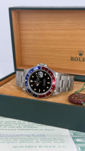 Carica l'immagine nel visualizzatore di Gallery, Rolex GMT-Master “pepsi” 16700 year 1992 full set LIKE NEW
