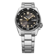 Carica l&#39;immagine nel visualizzatore di Gallery, Seiko 5 Sports Automatico 38mm SRPL79K1

