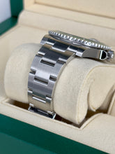 Carica l&#39;immagine nel visualizzatore di Gallery, Rolex Submariner Date Hulk 116610LV year 2020 full set NEW

