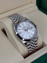 Carica l'immagine nel visualizzatore di Gallery, Rolex Datejust 41mm 126300 year 2026 full set LIKE NEW
