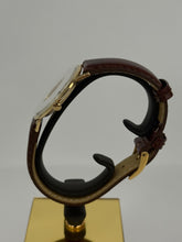 Carica l&#39;immagine nel visualizzatore di Gallery, Longines a carica manuale con cassa in oro giallo 18 KT 34mm
