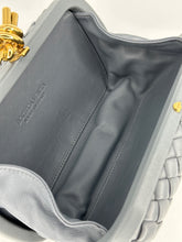 Carica l&#39;immagine nel visualizzatore di Gallery, Bottega Veneta Cluch Knot
