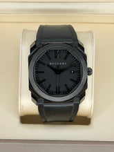 Carica l&#39;immagine nel visualizzatore di Gallery, Bulgari Octo Ultranero ref. 102737 BGO41BBSVD/N year 2022 full set
