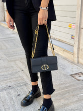 Carica l&#39;immagine nel visualizzatore di Gallery, Borsa Dior 30 Montaigne East-West con catena

