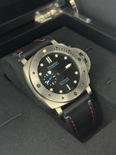 Carica l'immagine nel visualizzatore di Gallery, Panerai Luminor Submersible Titanium PAM01305 year 2019 full set
