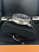 Carica l'immagine nel visualizzatore di Gallery, Panerai Luminor Submersible Titanium PAM01305 year 2019 full set
