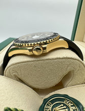 Carica l&#39;immagine nel visualizzatore di Gallery, Rolex Yacht-Master oro giallo 226658 Oysterflex 42mm FULL SET 2022
