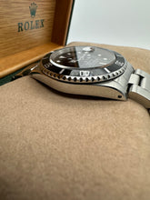 Carica l&#39;immagine nel visualizzatore di Gallery, Rolex Submariner Date 16610 year 1991
