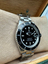 Carica l&#39;immagine nel visualizzatore di Gallery, Rolex Submariner Date 16610 year 1991
