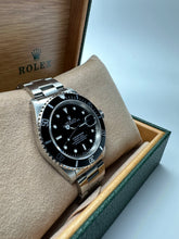 Carica l&#39;immagine nel visualizzatore di Gallery, Rolex Submariner Date 16610 year 1991
