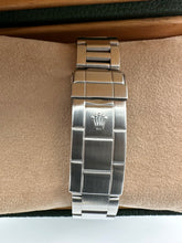 Carica l&#39;immagine nel visualizzatore di Gallery, Rolex Submariner Date 16610 year 1991
