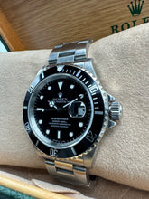 Carica l&#39;immagine nel visualizzatore di Gallery, Rolex Submariner Date 16610 year 1991
