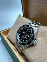 Carica l&#39;immagine nel visualizzatore di Gallery, Rolex Submariner Date 16610 year 1991
