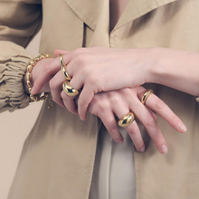 Carica l&#39;immagine nel visualizzatore di Gallery, Anello donna UNOAERRE Maxi Aria in argento dorato
