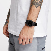 Carica l&#39;immagine nel visualizzatore di Gallery, Orologio uomo CASIO G-SHOCK DW-5600BB-1ER
