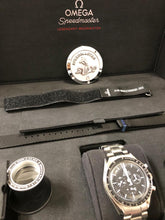 Carica l&#39;immagine nel visualizzatore di Gallery, Omega Speedmaster Professional Moonwatch 31130423001005 YEAR 2020 full set LIKE NEW
